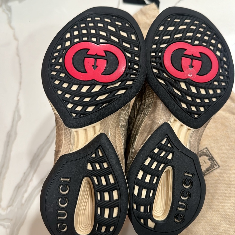 🆕🆕🆕New Gucci Tan Monogram Sneakers with Pink Accents - Picture 5 of 8